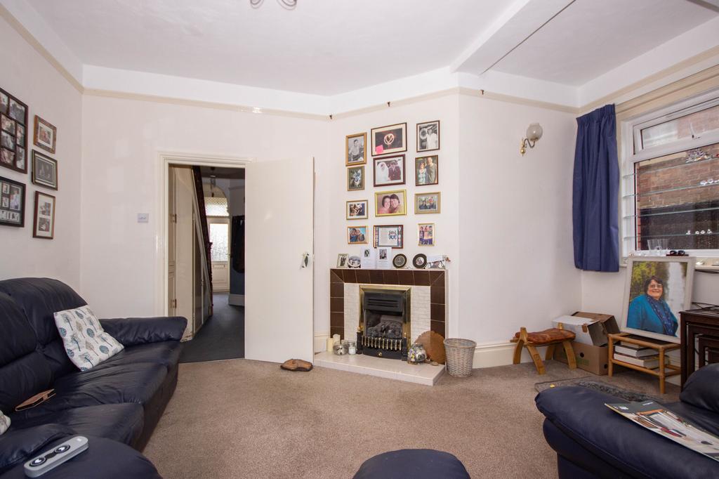 Victoria Grove, East Cowes, Isle of Wight 3 bed semidetached house for