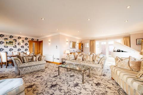 3 bedroom penthouse for sale, St. Annes Road West, Lytham St. Annes, FY8