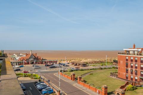 3 bedroom penthouse for sale, St. Annes Road West, Lytham St. Annes, FY8