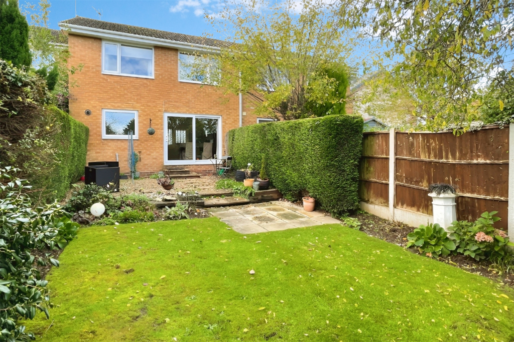Ullswater Crescent, Bramcote, NG9 3BE 3 bed terraced house for sale £