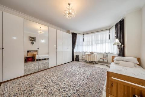 7 bedroom semi-detached house for sale, Chatsworth road,  NW2,  NW2
