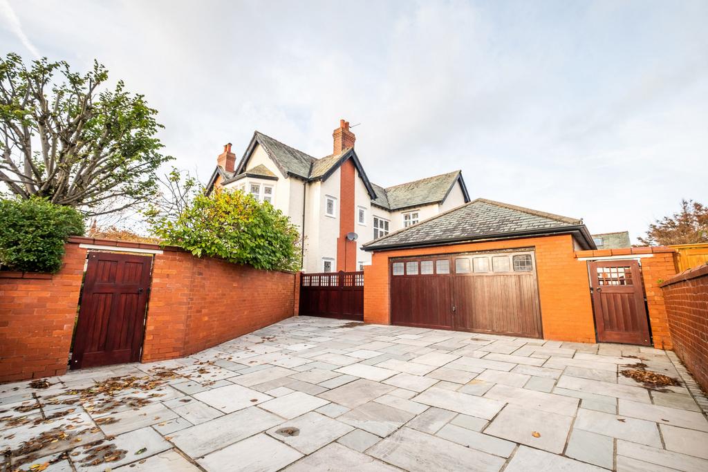 Riley Avenue, Lytham St. Annes, FY8 5 bed detached house for sale £