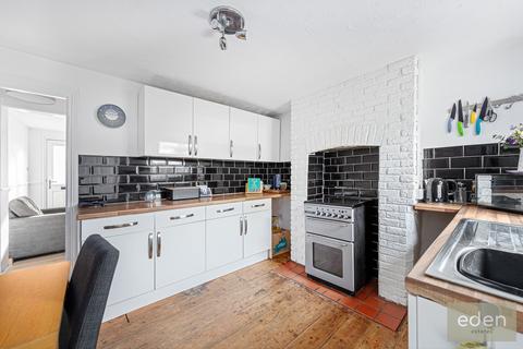 2 bedroom terraced house for sale - Victoria Street, Eccles, ME20