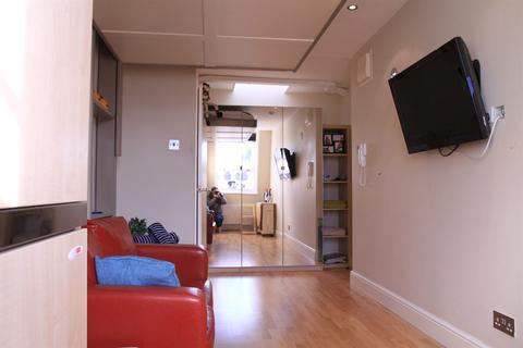 Studio to rent - London W2