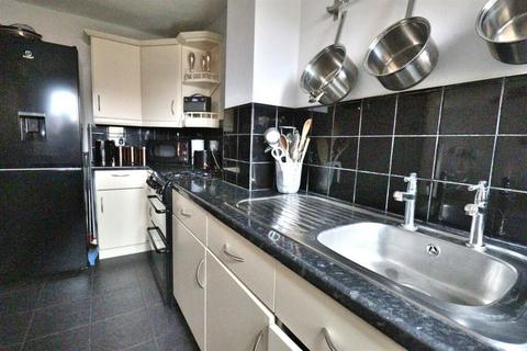 2 bedroom terraced house for sale - Eagle Close, Waltham Abbey, Essex, EN9 3NA