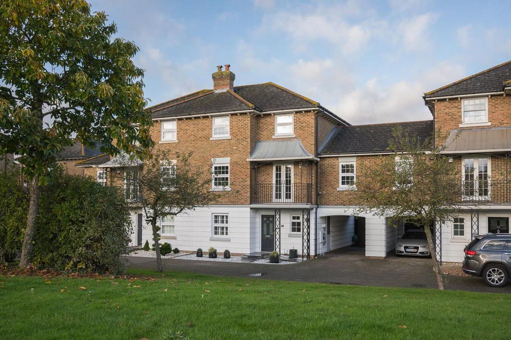 Maypole Drive, Kings Hill, ME19 5 bed property for sale £680,000