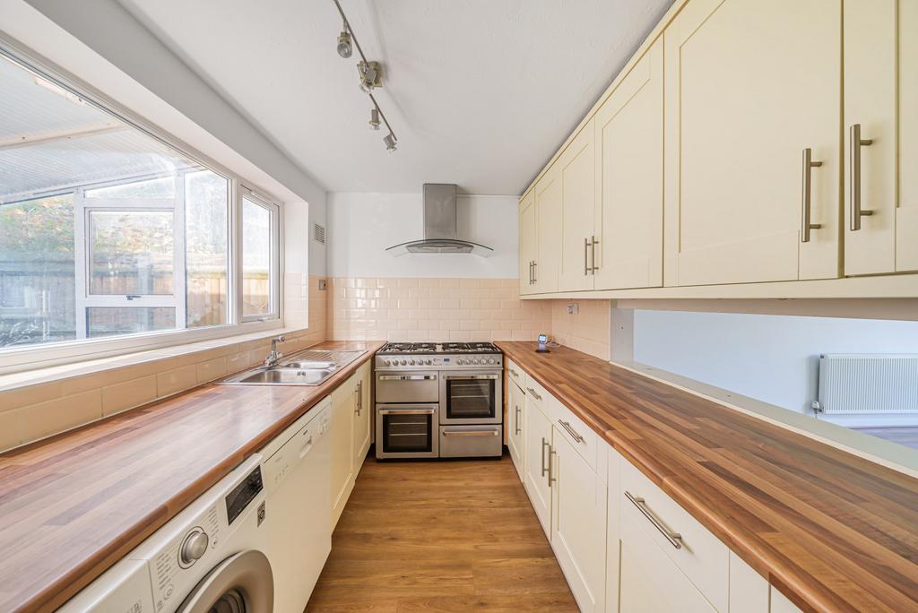 Netherby Park, Weybridge, KT13 3 bed terraced house £1,900 pcm (£438 pw)