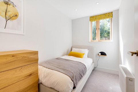 3g Tynemouth Road, London, N15 4AT