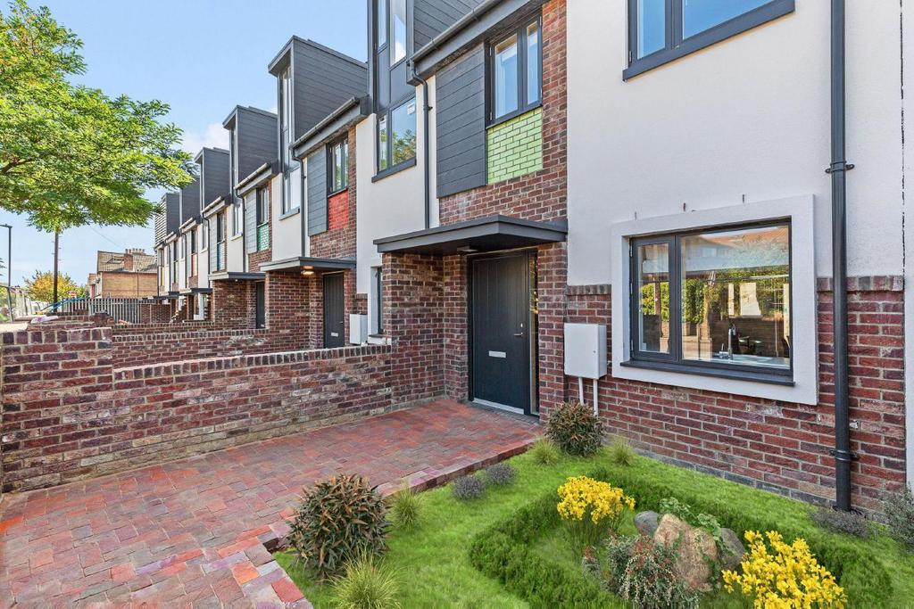 Tynemouth Road, Haringey 4 bed terraced house for sale £725,000