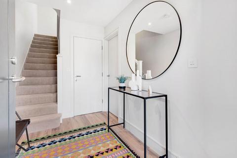 3f Tynemouth Road, London, N15 4AT