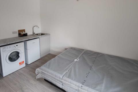 Studio to rent, High Street, London