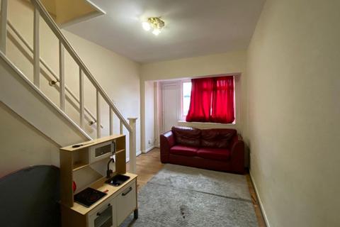 1a Robinhood Close, Mitcham, CR4 1JN