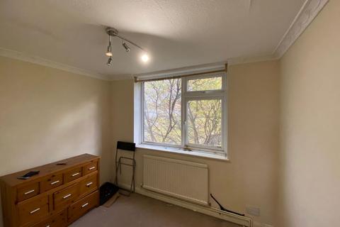 1a Robinhood Close, Mitcham, CR4 1JN