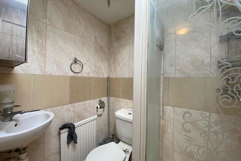 1a Robinhood Close, Mitcham, CR4 1JN