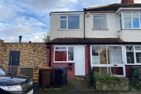 1a Robinhood Close, Mitcham, CR4 1JN