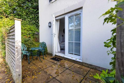 2 bedroom retirement property for sale, High Street, Hampton Hill TW12