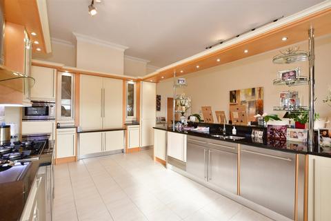 4 bedroom apartment for sale, Regents Drive, Woodford Green, Essex