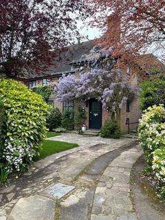 4 bedroom semi-detached house for sale, Raeburn Close, Hampstead Garden Suburb