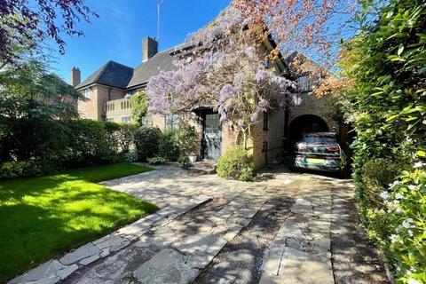 4 bedroom semi-detached house for sale, Raeburn Close, Hampstead Garden Suburb