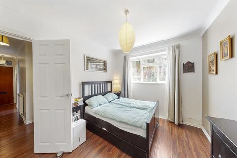 3 bedroom flat for sale - Boyton Close, London N8