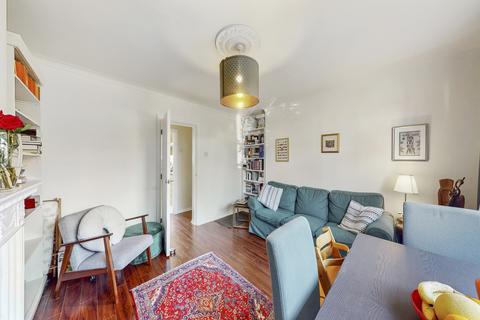 3 bedroom flat for sale - Boyton Close, London N8