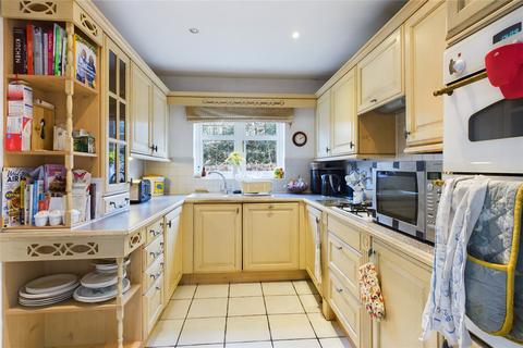 4 bedroom detached house to rent, Chineham Close, Fleet, Hampshire, GU51