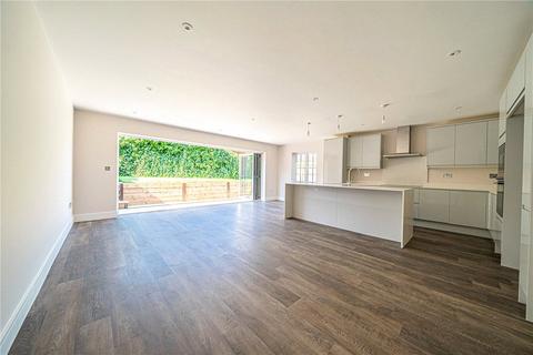 4 bedroom semi-detached house to rent - Ickenham UB10
