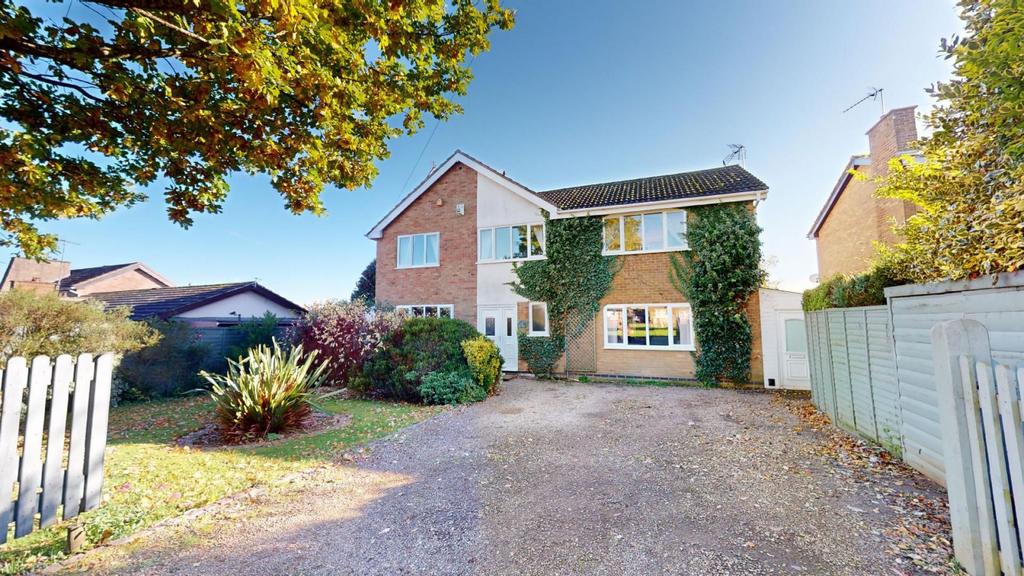 Hillside Crescent, Nether Heyford, Northampton NN7 3LS 4 bed detached