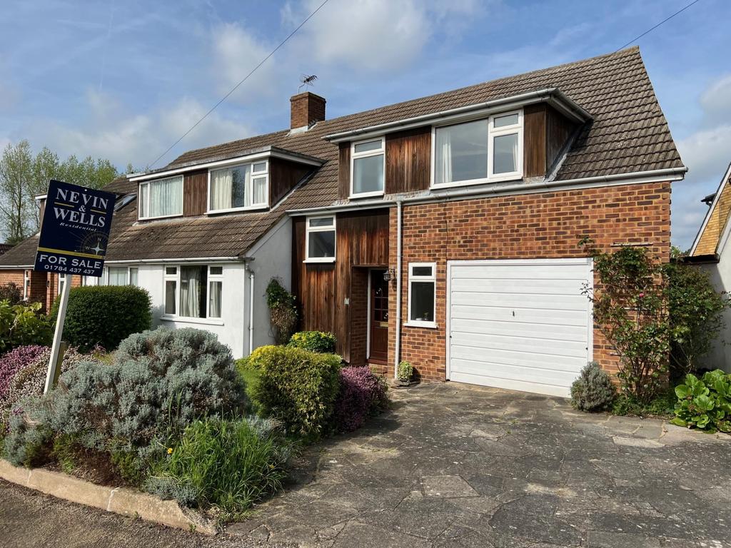 St. Andrews Close, Shepperton... 4 bed semidetached house for sale £