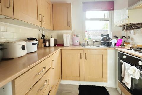 4 bedroom terraced house to rent, Kathleen Grove, Rusholme, M14