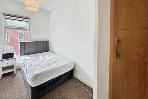 4 bedroom terraced house to rent, Kathleen Grove, Rusholme, M14
