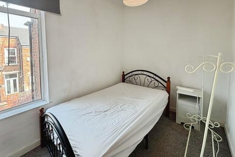 4 bedroom terraced house to rent, Kathleen Grove, Rusholme, M14