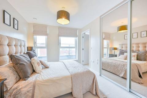 3 bedroom flat for sale, High Street, Brentford, TW8