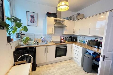 2 bedroom flat to rent, St Peters Road, St Leonards