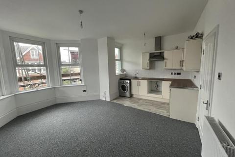 2 bedroom flat to rent, St Peters Road, St Leonards