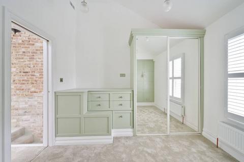 16 Thornton Road, London, SW19 4NG