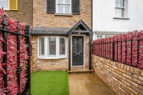 16 Thornton Road, London, SW19 4NG