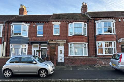 3 bedroom flat for sale - 18 Brownlow Road, South Shields, Tyne And Wear, NE34 0QS