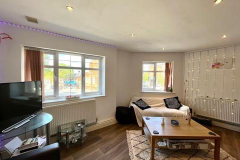 3 bedroom flat to rent, Flat 6, Bawas Place, 205 Alfreton Road, Radford, Nottingham, NG7 32W