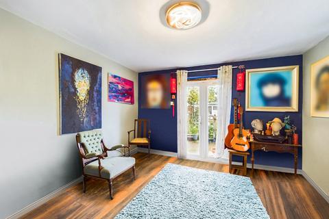 43 Mccall Crescent, London, SE7 8HS