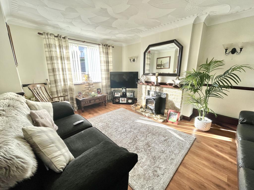 Parkhill, Whitecroft, Lydney, GL15 4PF 3 bed semidetached house for