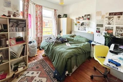 3 bedroom terraced house to rent, Redruth Street, Rusholme, M14