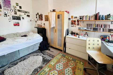 3 bedroom terraced house to rent, Redruth Street, Rusholme, M14