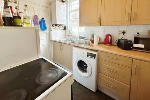 3 bedroom terraced house to rent, Redruth Street, Rusholme, M14
