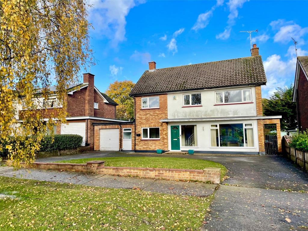 Woodlands Park, LeighonSea, Essex, SS9 4 bed detached house for sale