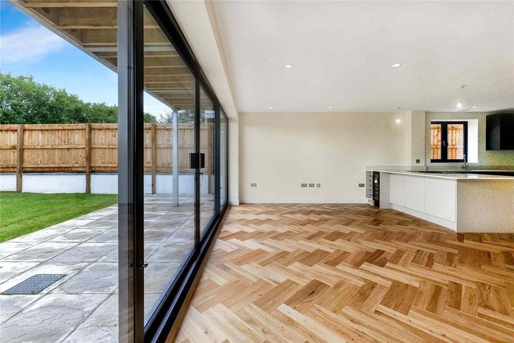 Kitchen/ Dining