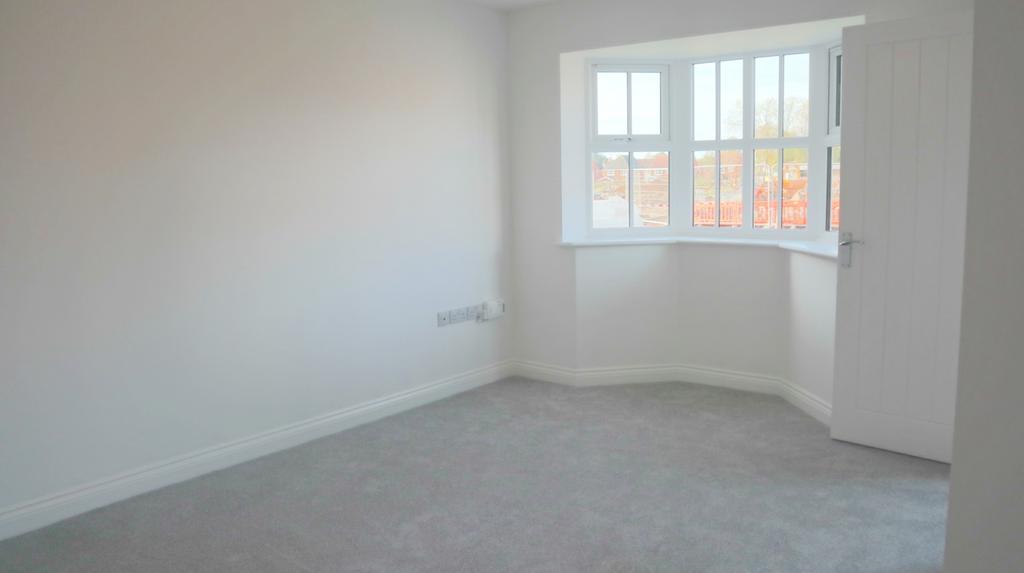Rosedale, Leven, Beverley, HU17 5NE 3 bed detached house £950 pcm (£