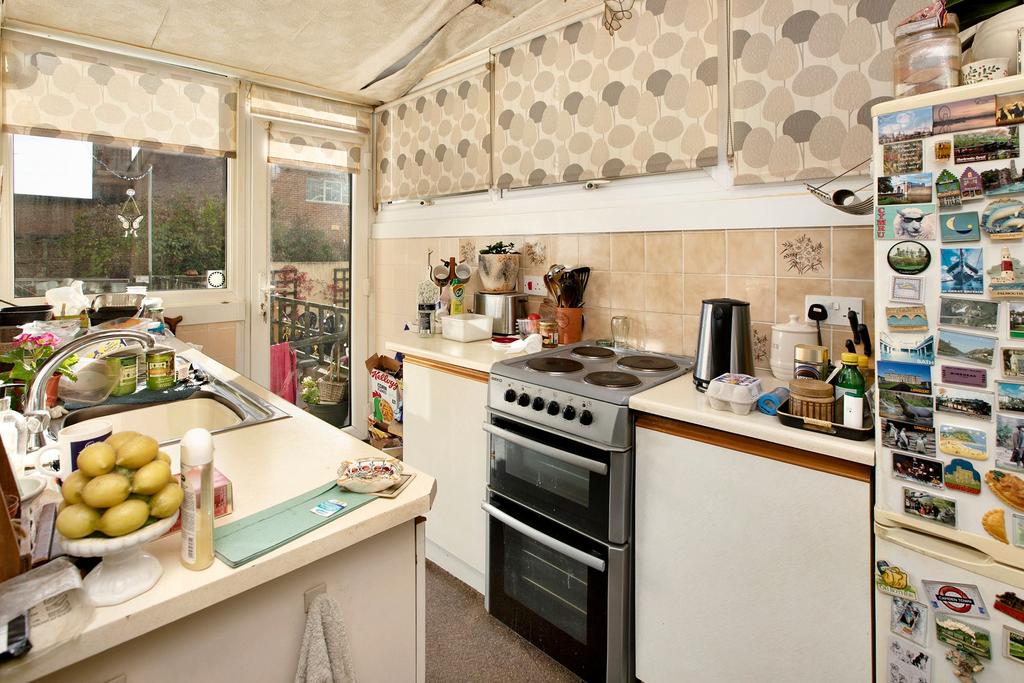 Forde Close, Newton Abbot, TQ12 4 bed terraced house for sale £215,000