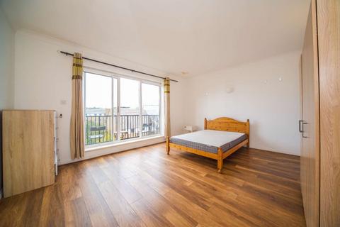 3 bedroom flat to rent, 69 Narrow Street, Limehouse, London