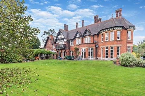 3 bedroom flat for sale, The Friary, Old Windsor, Windsor, Berkshire